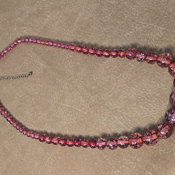 ~Stunning! New 70's Plastic Lucite Chunky Purple Necklace - Picture 8 of 8